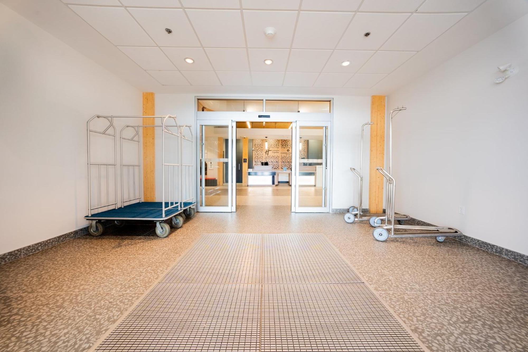 Holiday Inn Express & Suites - Trois Rivieres Ouest By Ihg מראה חיצוני תמונה